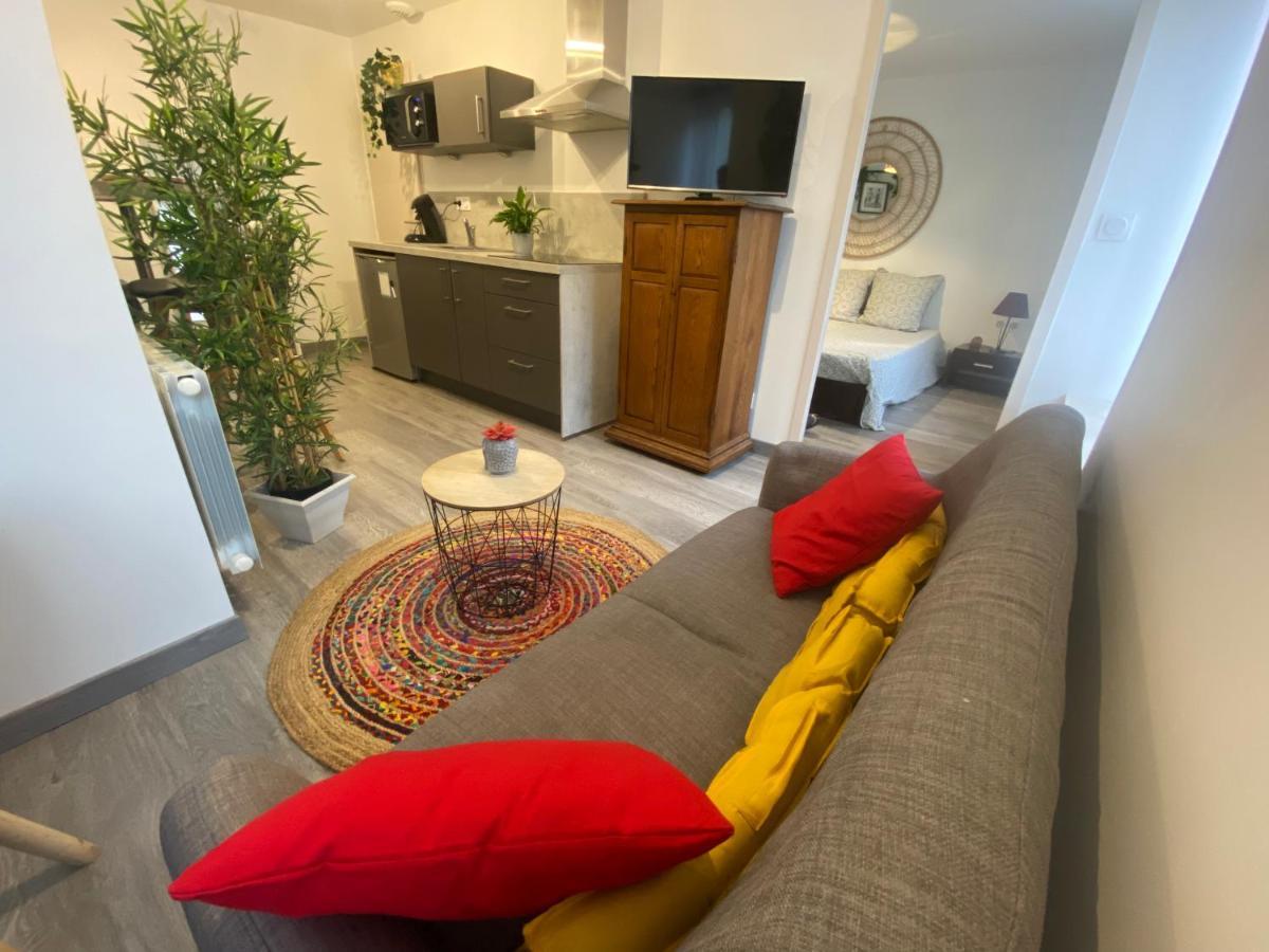Charmant Appartement Proche Du Centre Ville カーン エクステリア 写真