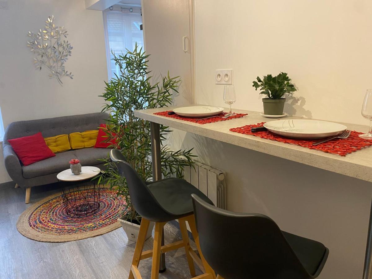 Charmant Appartement Proche Du Centre Ville カーン エクステリア 写真